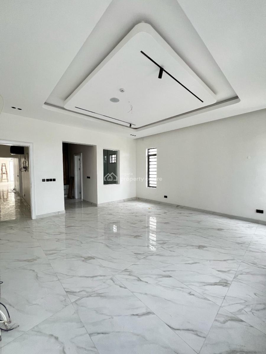 Massive 4 Bedroom Penthouse with a Bq, Inverter and Elevator, Lekki Phase 1, Lekki, Lagos, Flat / Apartment for Sale