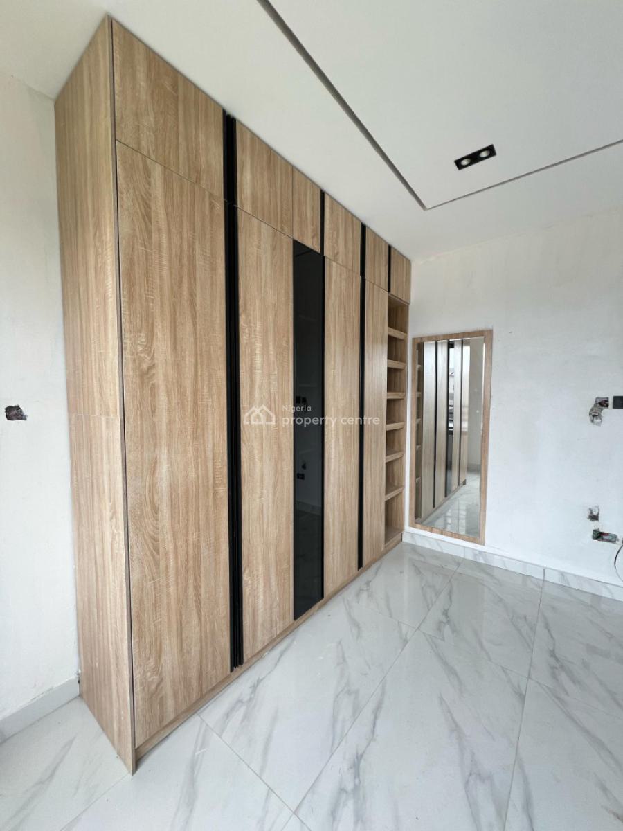 Spacious 2 Bedroom Apartment with  Bq, Swimming Pool, Gym & Elevator, Lekki Phase 1, Lekki, Lagos, Flat / Apartment for Sale