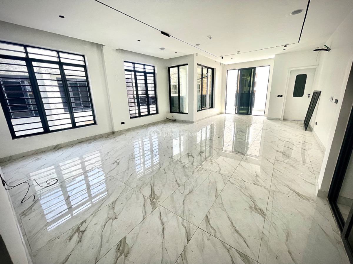 Brand New 4bedrooms +1bq Pent House Unit Located at Lekki Phase 1, Lekki Phase 1, Lekki, Lagos, Flat / Apartment for Sale
