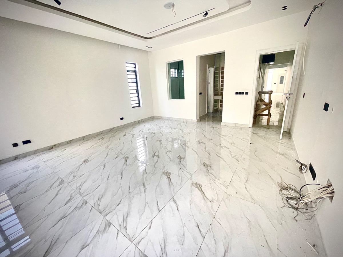 Brand New 4bedrooms +1bq Pent House Unit Located at Lekki Phase 1, Lekki Phase 1, Lekki, Lagos, Flat / Apartment for Sale