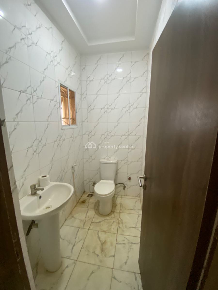 Clean 3 Bedroom Flat , 1st Floor, Pay & Packin, By Mobil, Mabushi, Abuja, Flat / Apartment for Rent