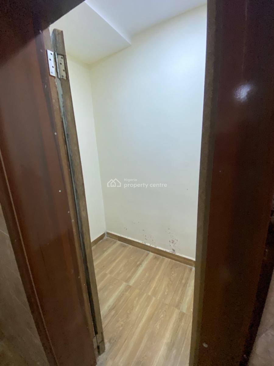 Clean 3 Bedroom Flat , 1st Floor, Pay & Packin, By Mobil, Mabushi, Abuja, Flat / Apartment for Rent