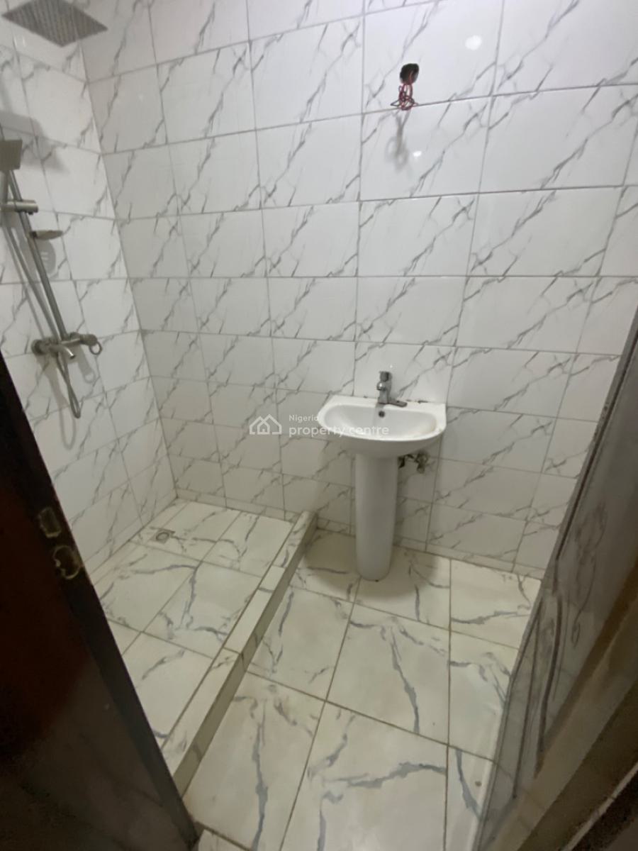 Clean 3 Bedroom Flat , 1st Floor, Pay & Packin, By Mobil, Mabushi, Abuja, Flat / Apartment for Rent