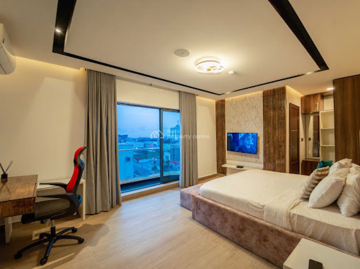 Sleek 3-beds Waterfront Apartment with Jetty, Gym, Ps5 & Snookerboard, Located at Admiralty Way,, Lekki Phase 1, Lekki, Lagos, Flat / Apartment for Sale