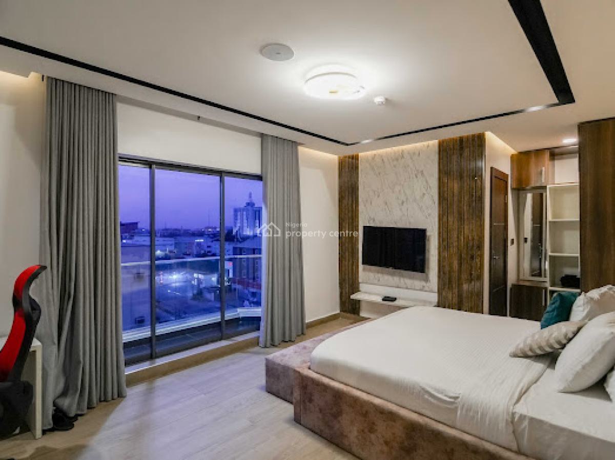 Sleek 3-beds Waterfront Apartment with Jetty, Gym, Ps5 & Snookerboard, Located at Admiralty Way,, Lekki Phase 1, Lekki, Lagos, Flat / Apartment for Sale