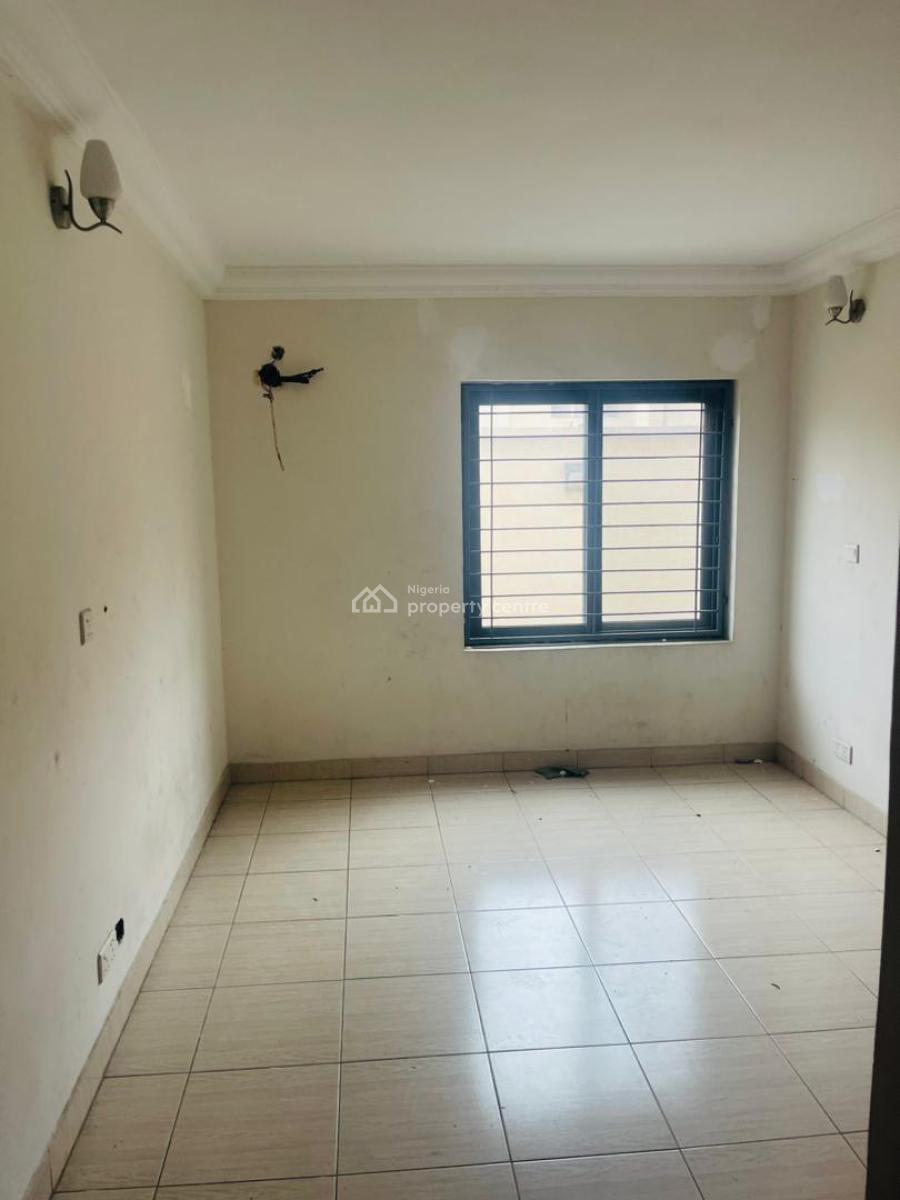 Massively Spacious 3 Bedroom Flat on a Ground Floor, Osapa London, Osapa, Lekki, Lagos, Flat / Apartment for Rent