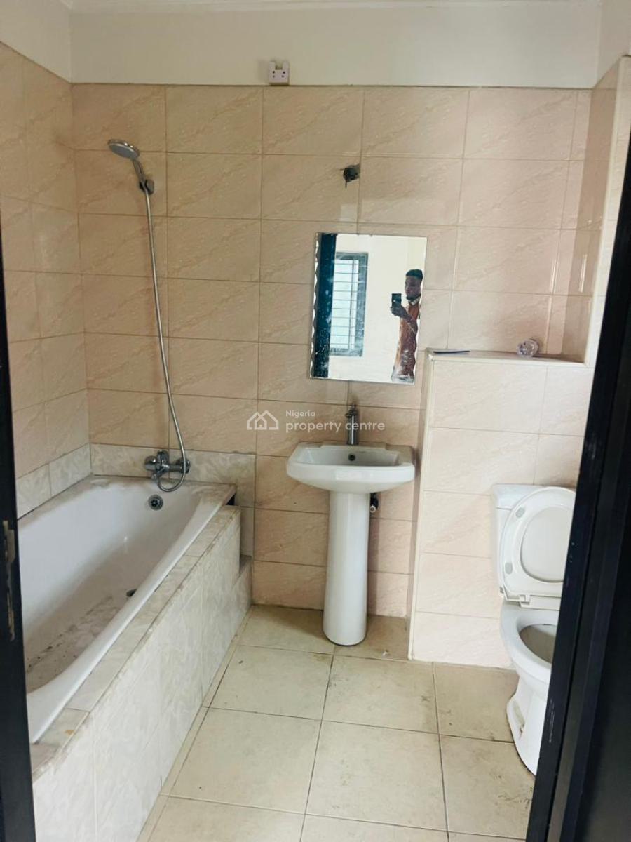Massively Spacious 3 Bedroom Flat on a Ground Floor, Osapa London, Osapa, Lekki, Lagos, Flat / Apartment for Rent