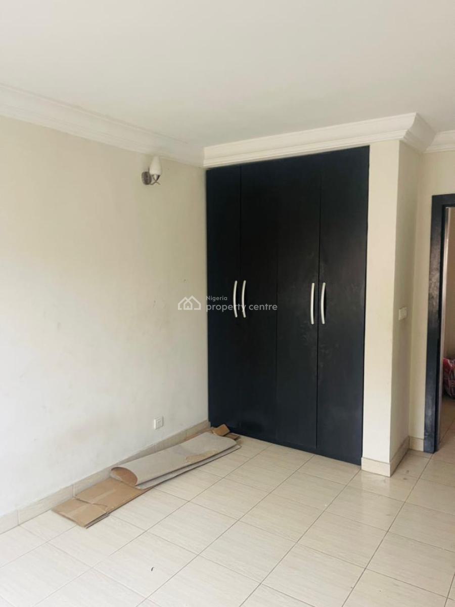Massively Spacious 3 Bedroom Flat on a Ground Floor, Osapa London, Osapa, Lekki, Lagos, Flat / Apartment for Rent