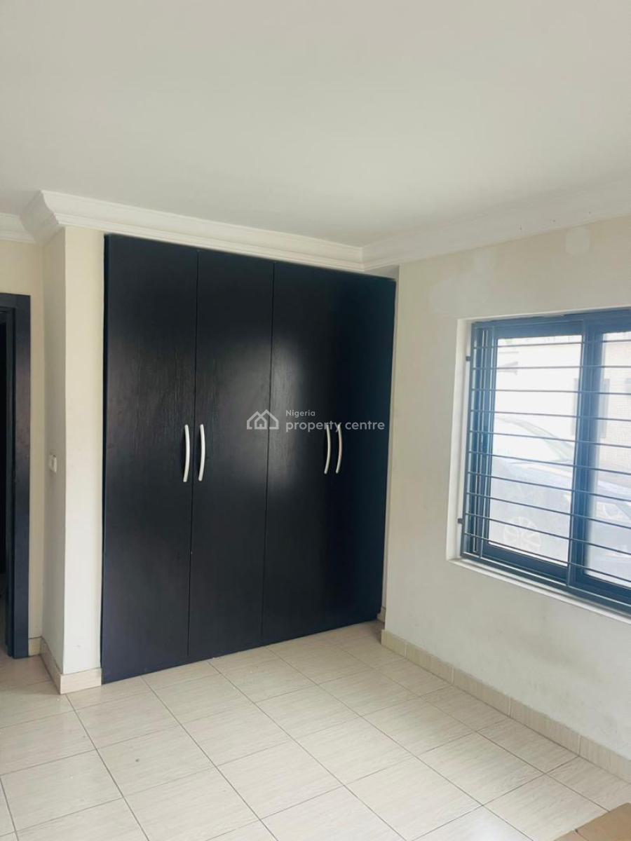 Massively Spacious 3 Bedroom Flat on a Ground Floor, Osapa London, Osapa, Lekki, Lagos, Flat / Apartment for Rent