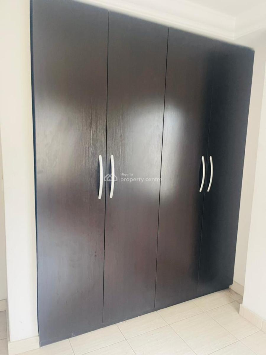 Massively Spacious 3 Bedroom Flat on a Ground Floor, Osapa London, Osapa, Lekki, Lagos, Flat / Apartment for Rent