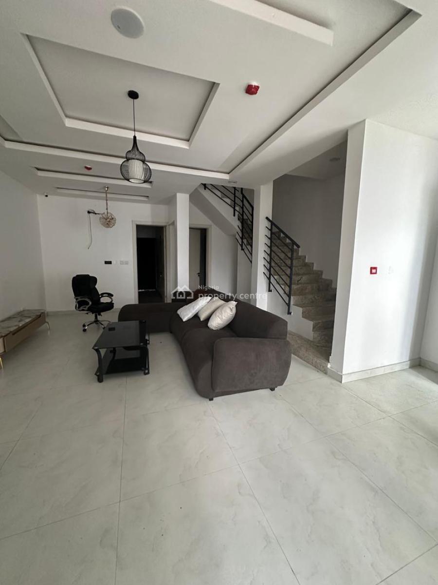 Fully Serviced 4 Bedroom, Lekki Phase 1, Lekki, Lagos, Flat / Apartment for Rent