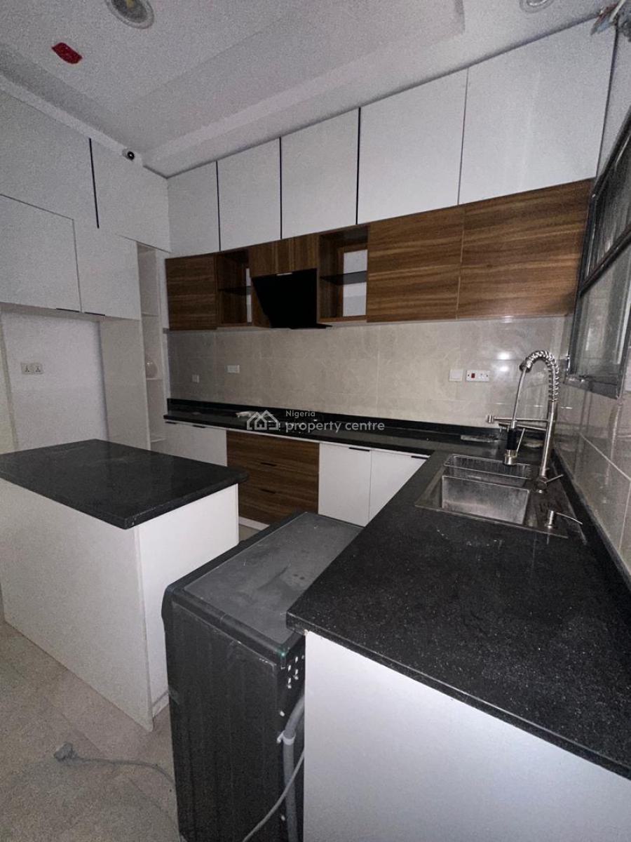 Fully Serviced 4 Bedroom, Lekki Phase 1, Lekki, Lagos, Flat / Apartment for Rent