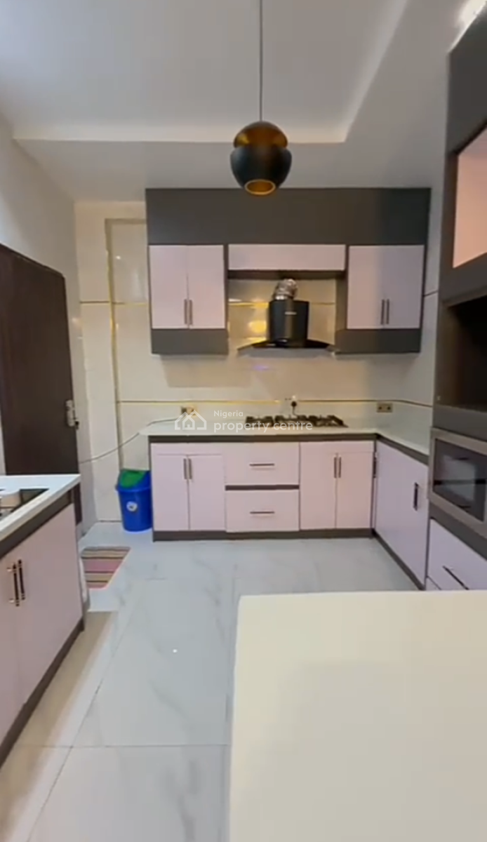 Luxury and Spacious 2 Bedroom Apartment with Pool and Elevators, Lekki Phase 1, Lekki, Lagos, Flat / Apartment for Rent