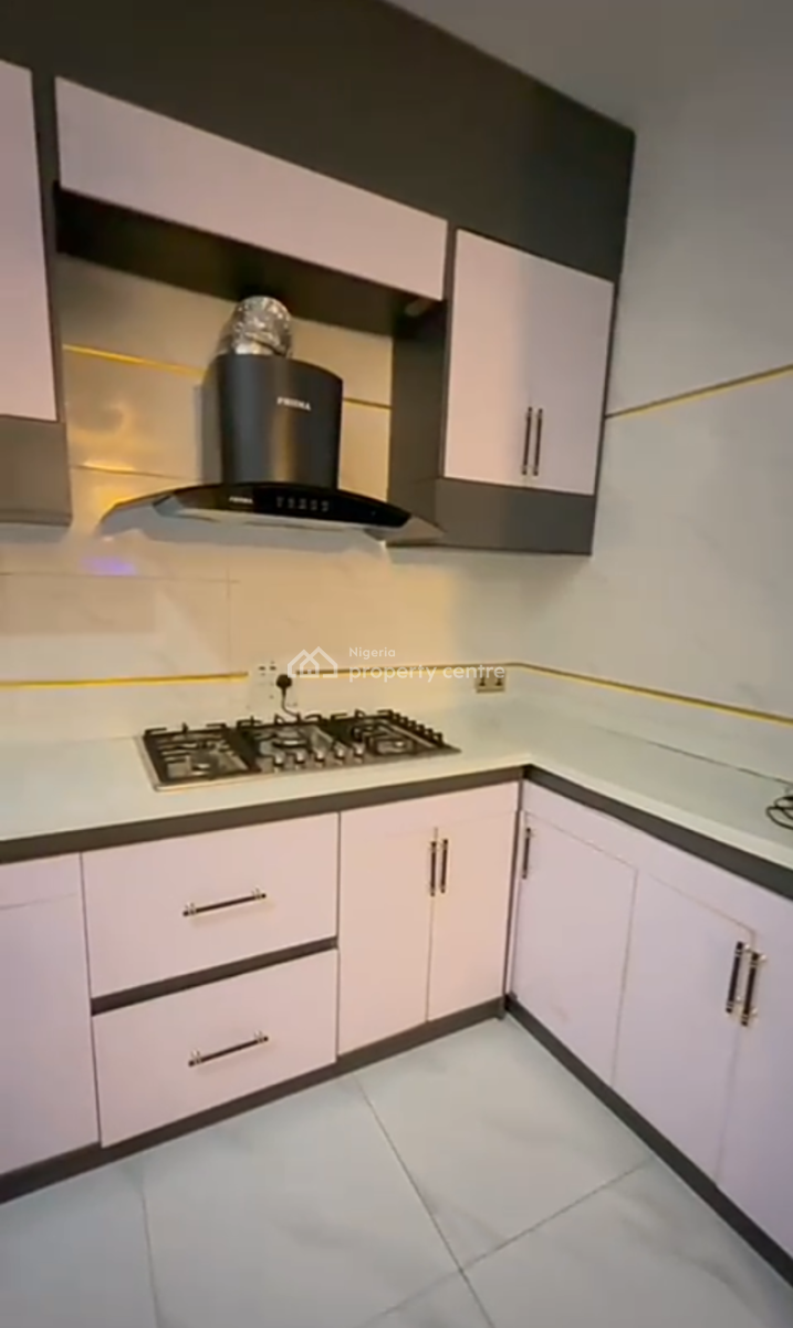 Luxury and Spacious 2 Bedroom Apartment with Pool and Elevators, Lekki Phase 1, Lekki, Lagos, Flat / Apartment for Rent