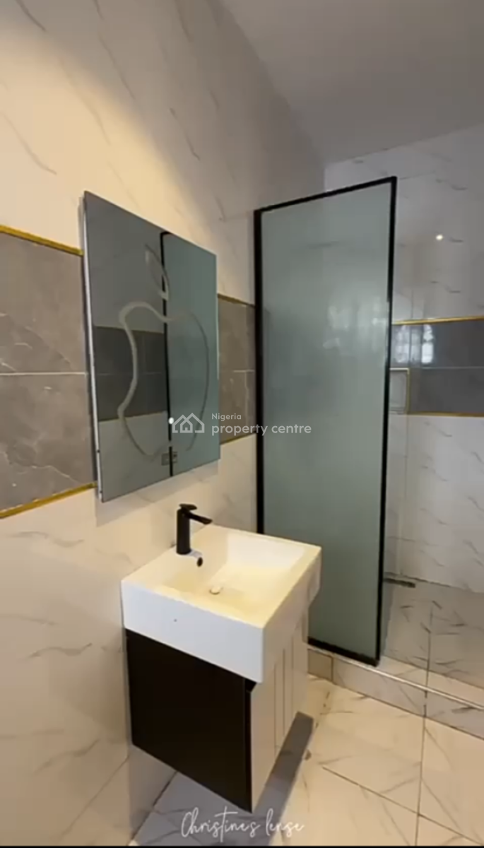 Luxury and Spacious 2 Bedroom Apartment with Pool and Elevators, Lekki Phase 1, Lekki, Lagos, Flat / Apartment for Rent