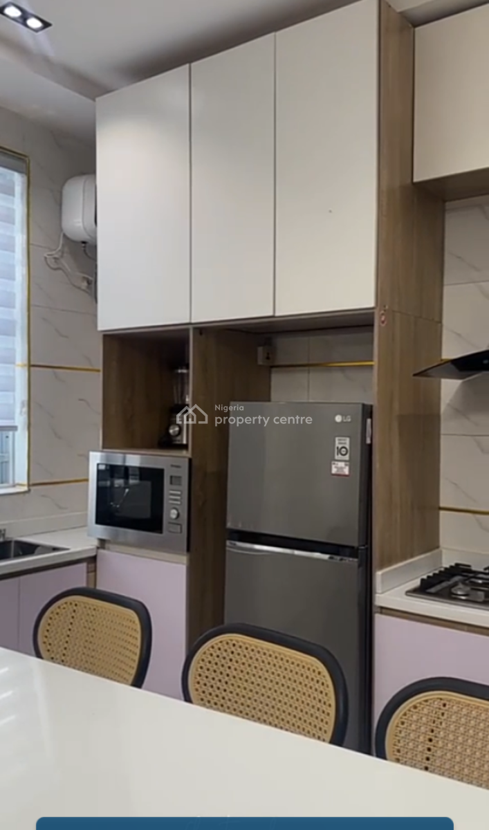 Luxury and Spacious 2 Bedroom Apartment with Pool and Elevators, Lekki Phase 1, Lekki, Lagos, Flat / Apartment for Rent