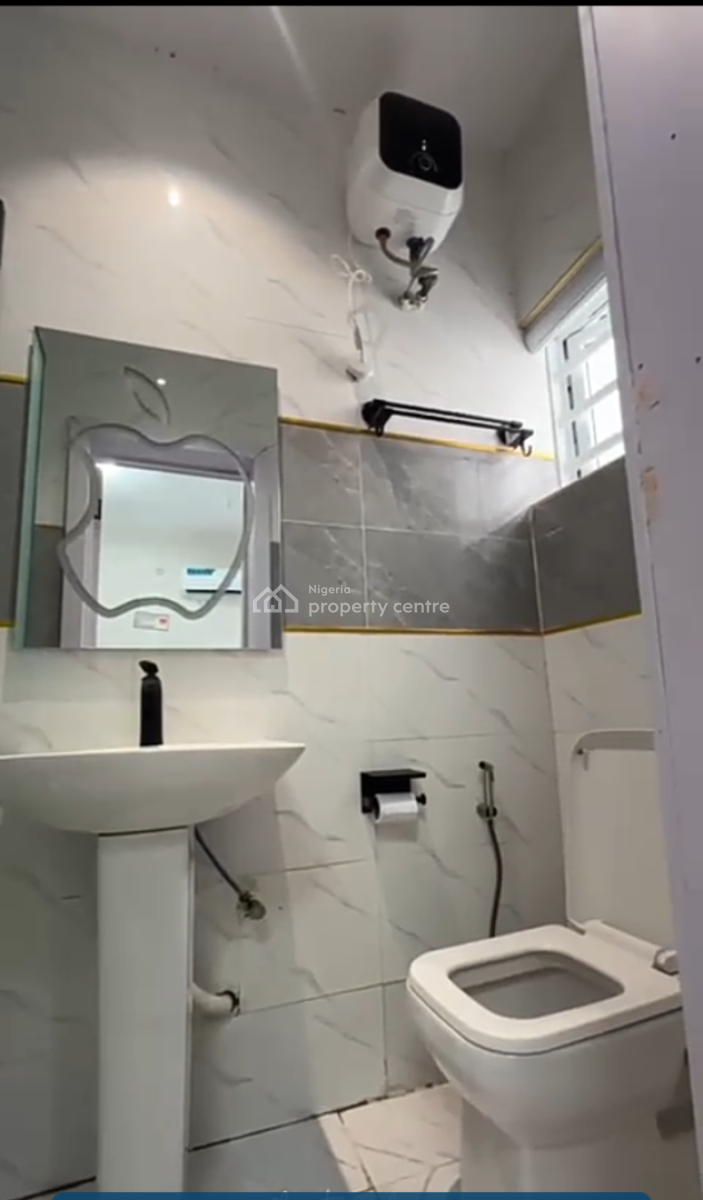Luxury and Spacious 2 Bedroom Apartment with Pool and Elevators, Lekki Phase 1, Lekki, Lagos, Flat / Apartment for Rent