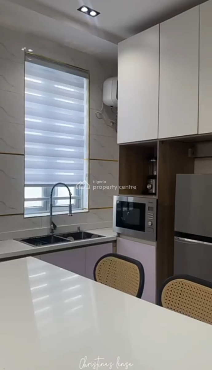 Luxury and Spacious 2 Bedroom Apartment with Pool and Elevators, Lekki Phase 1, Lekki, Lagos, Flat / Apartment for Rent