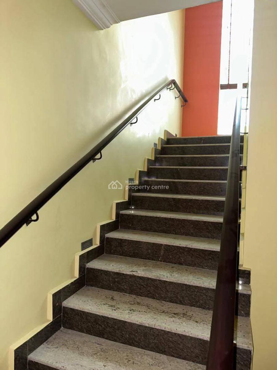 2 Bedroom Flat, Old Bodija, Ibadan, Oyo, Block of Flats for Sale