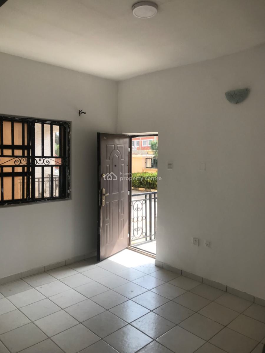 Old 4 Bedroom Detached Duplex with Bq, Zone 5, Wuse 2, Abuja, Detached Duplex for Sale