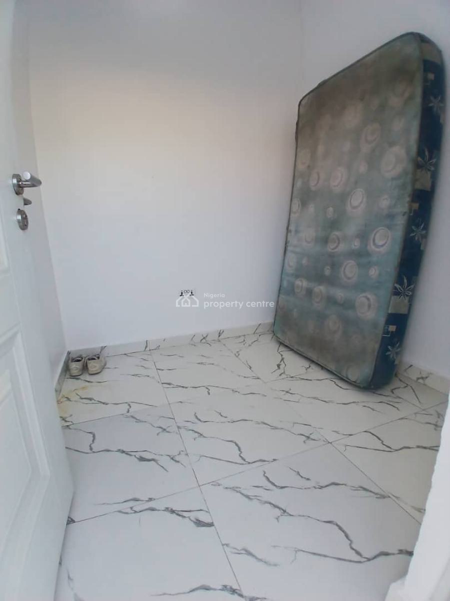 *direct Letting*  *bq with Personal Kitchen, Ikota, Lekki, Lagos, Flat / Apartment for Rent