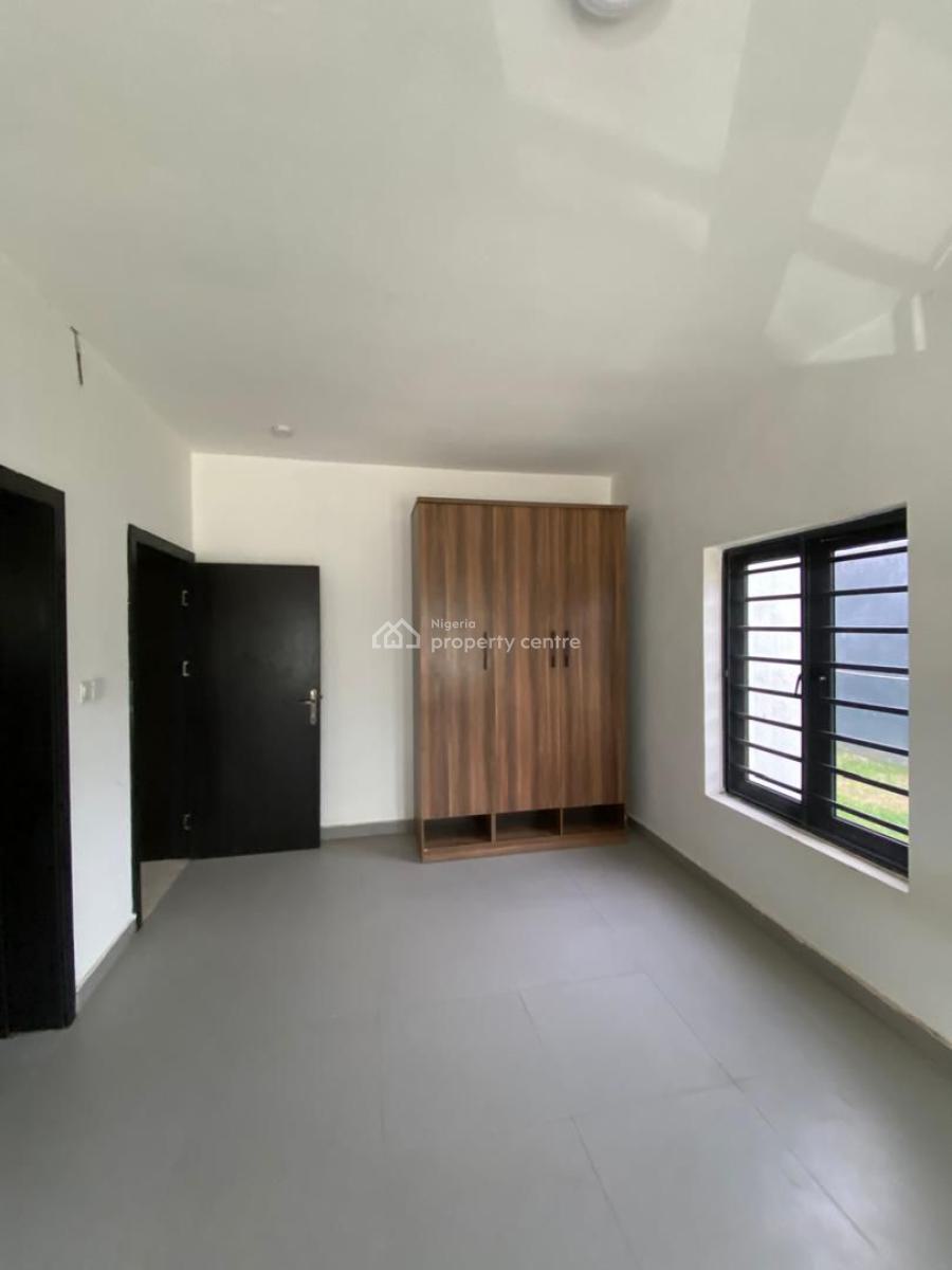 Cozy 2 Bedroom Apartment, Green Bay Estates, Mobile Road, Ikota, Lekki, Lagos, Flat / Apartment for Sale