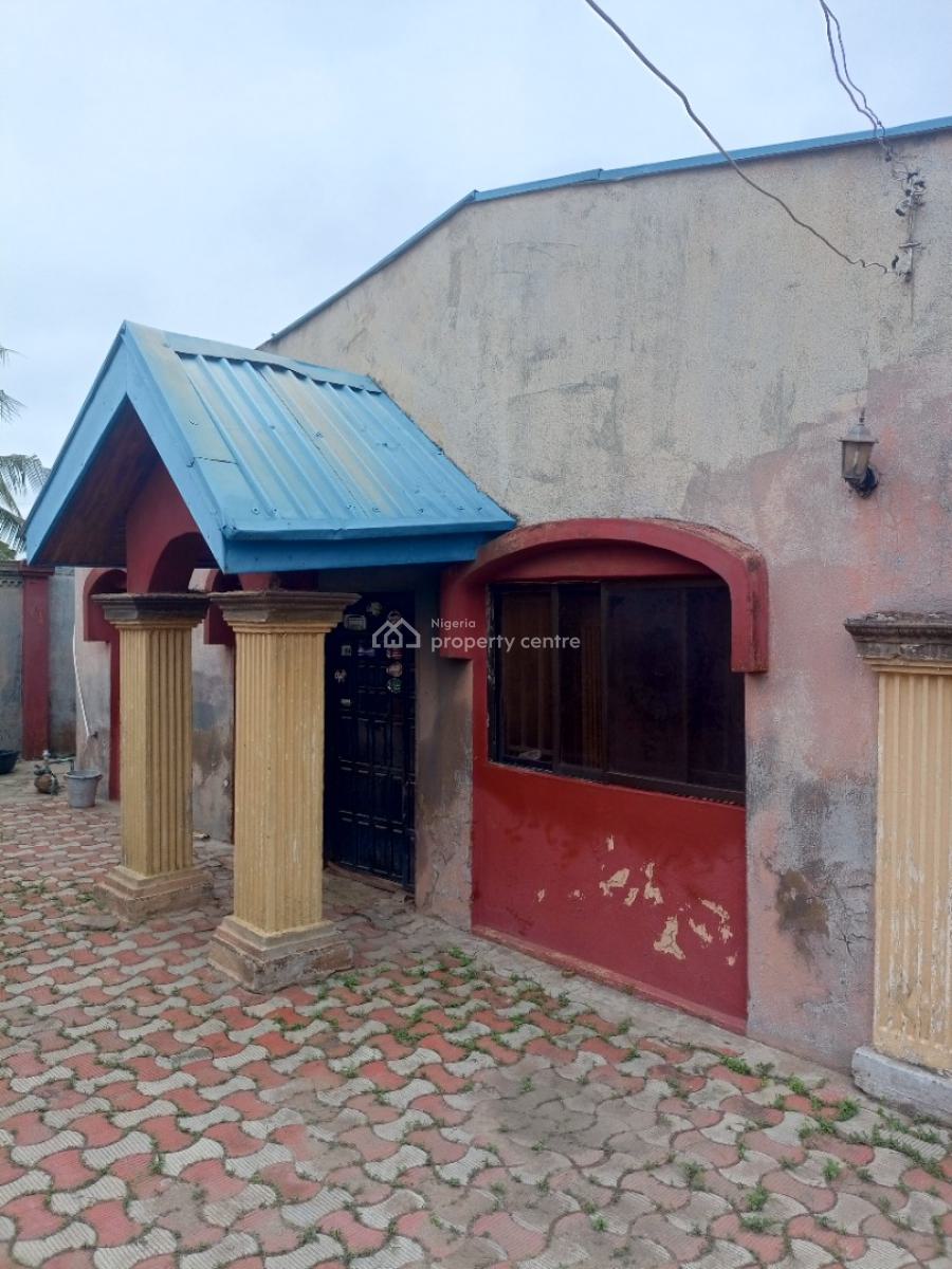 4 Bedroom Bungalow on a Plot of Land, Alakia, Ibadan, Oyo, Detached Bungalow for Sale