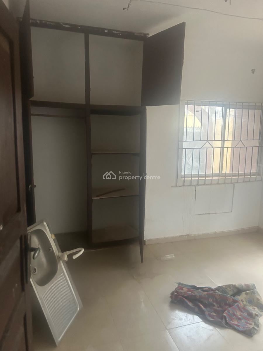 Spacious 3 Beedroom Flat, Akowonjo, Alimosho, Lagos, Flat / Apartment for Rent
