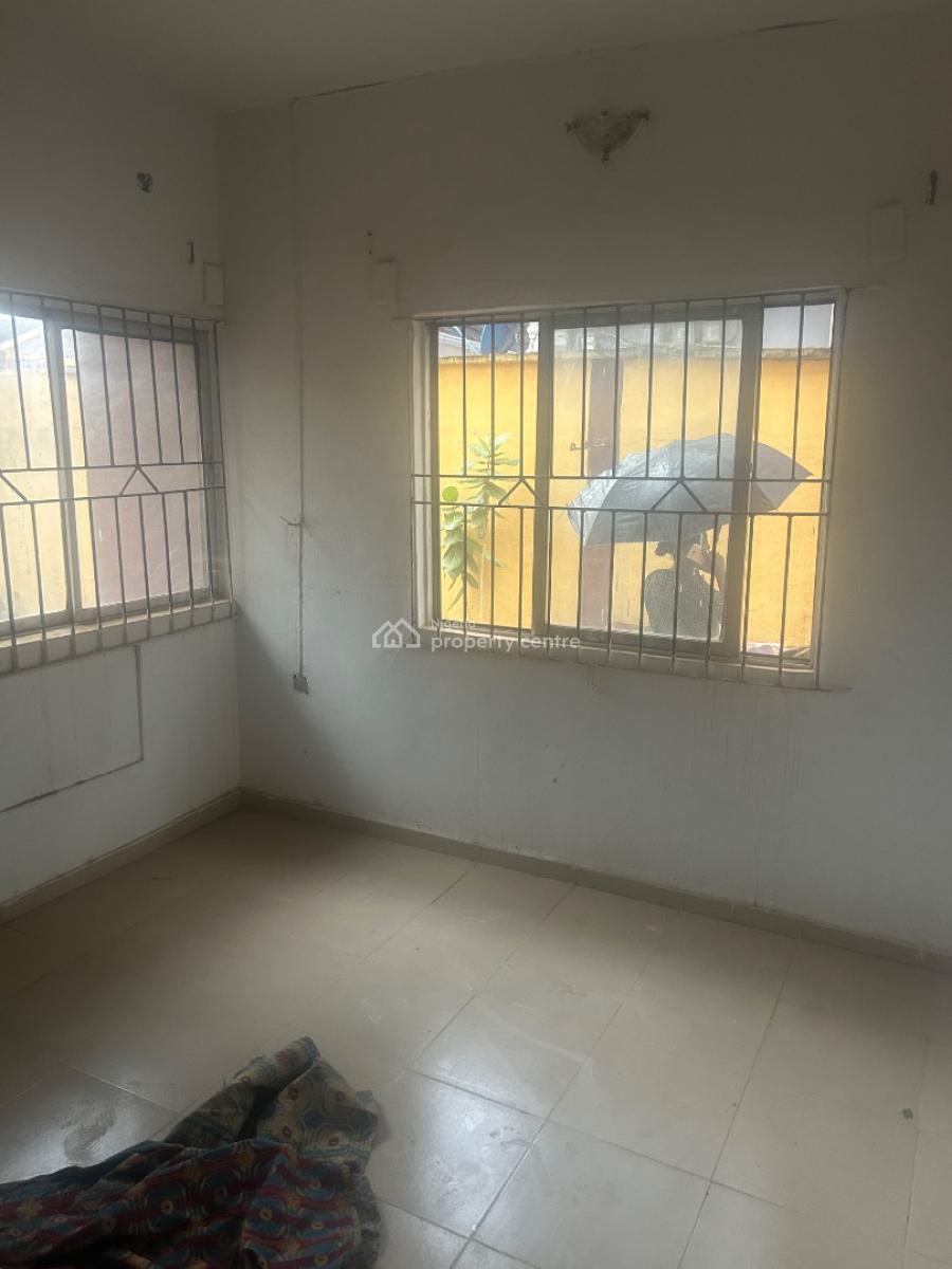 Spacious 3 Beedroom Flat, Akowonjo, Alimosho, Lagos, Flat / Apartment for Rent