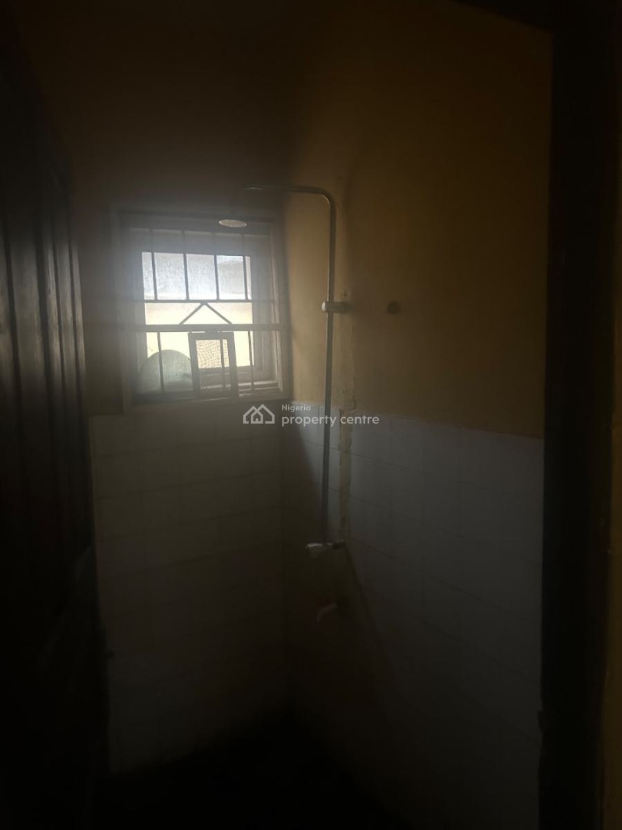 Spacious 3 Beedroom Flat, Akowonjo, Alimosho, Lagos, Flat / Apartment for Rent