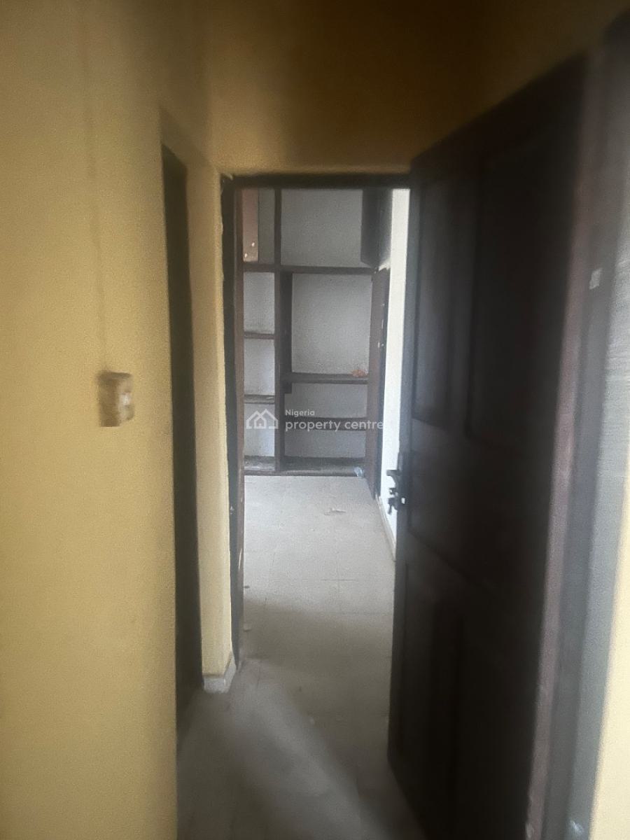Spacious 3 Beedroom Flat, Akowonjo, Alimosho, Lagos, Flat / Apartment for Rent