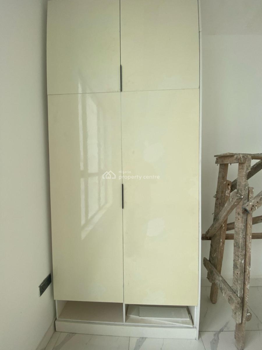 Spacious 2 Bedroom Apartment Serviced, Bakare Estate, Agungi, Lekki, Lagos, Flat / Apartment for Sale