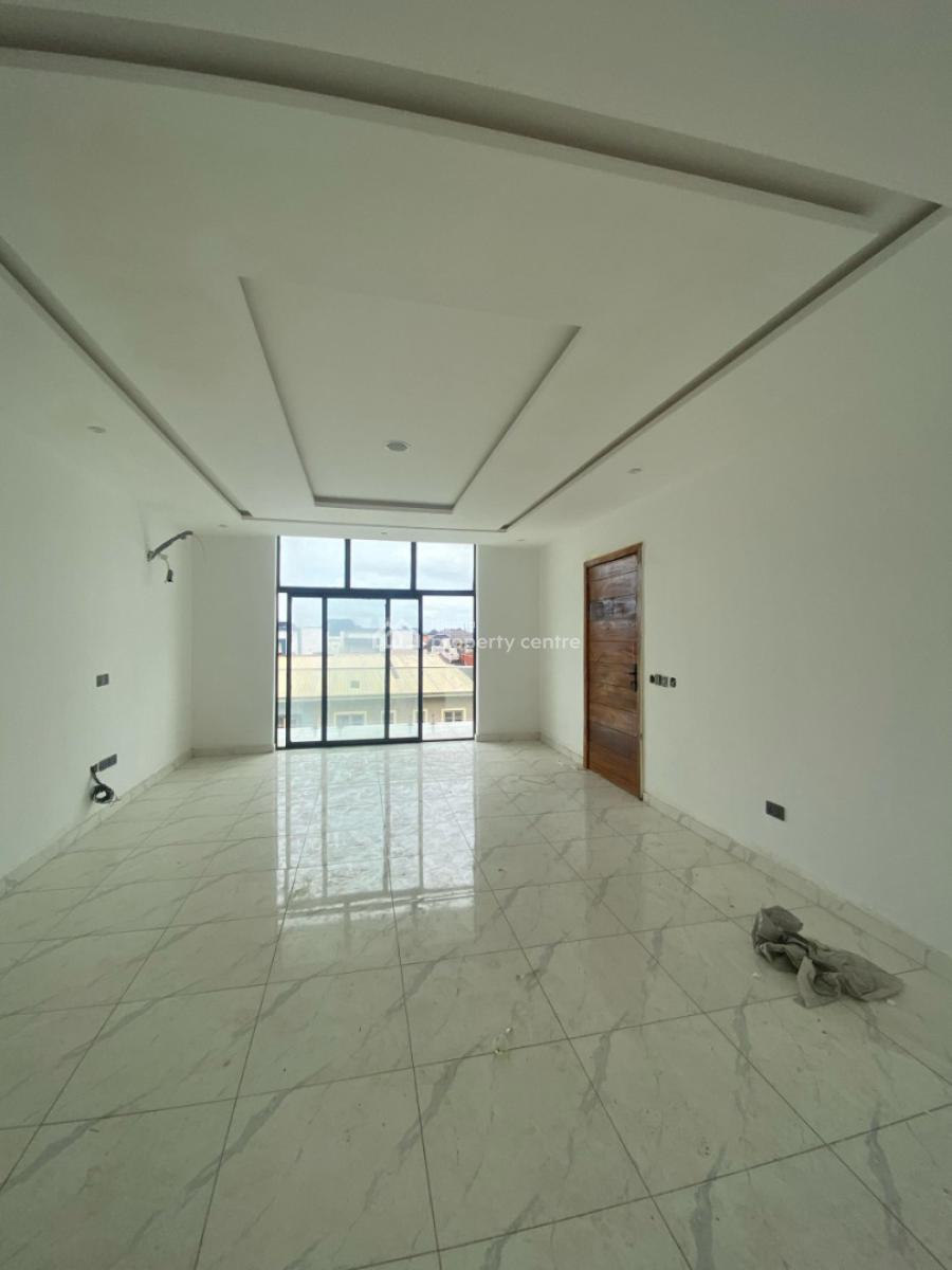 Spacious 2 Bedroom Apartment Serviced, Bakare Estate, Agungi, Lekki, Lagos, Flat / Apartment for Sale