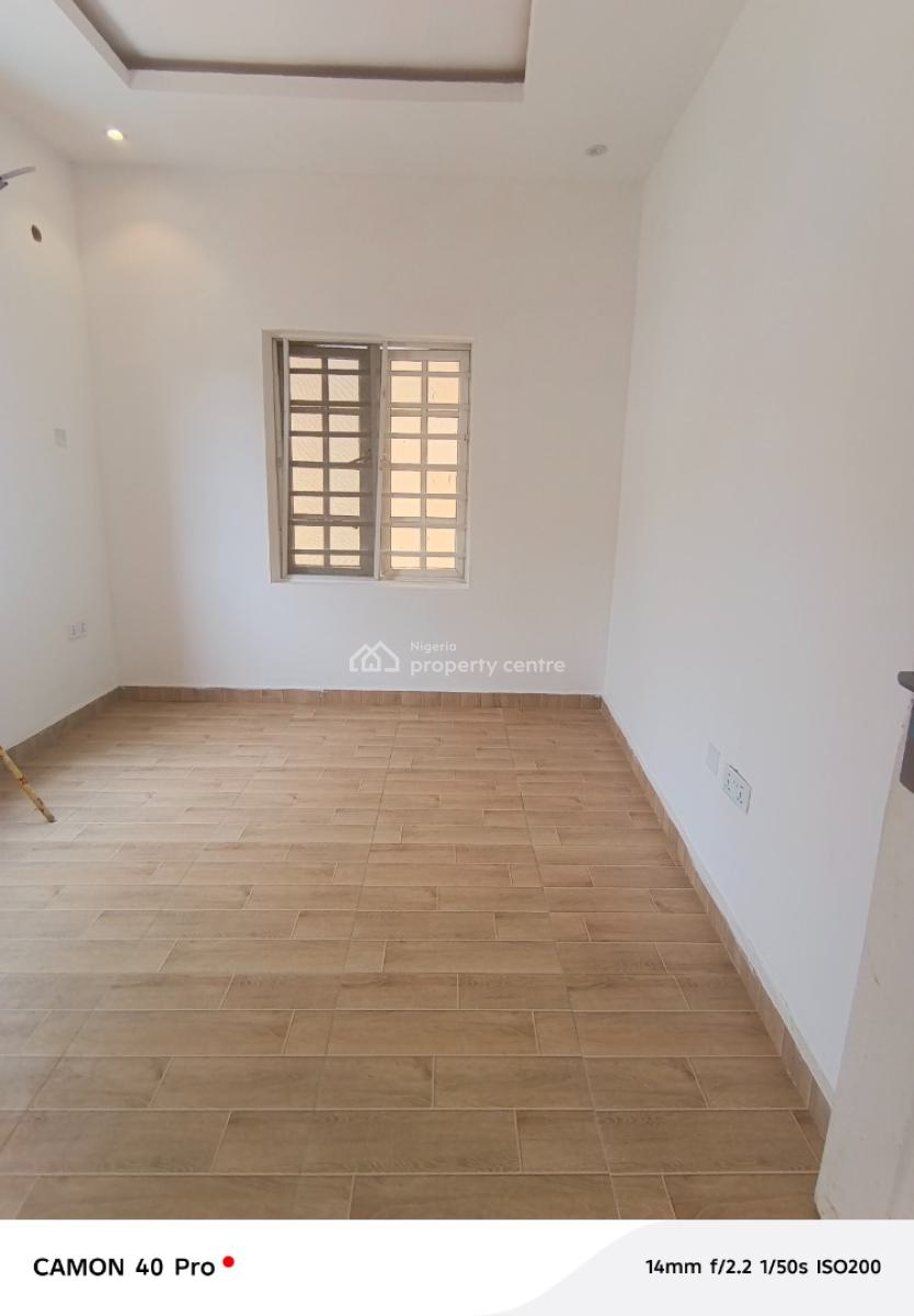 Bq Room, Upstairs, Mobolaji Johnson Estate, Lekki Phase 1, Lekki, Lagos, Self Contain (single Rooms) for Rent