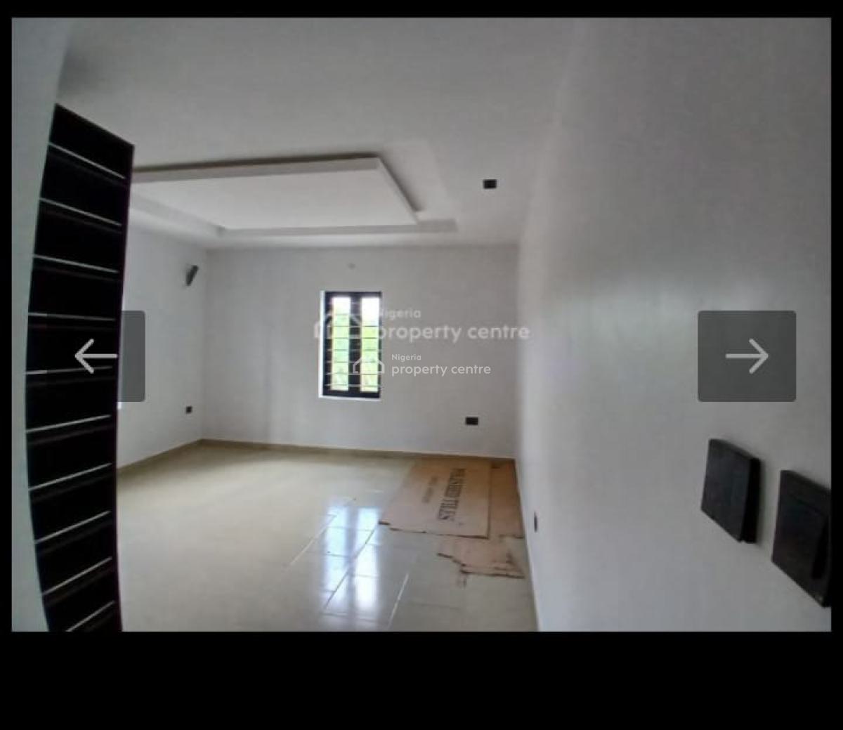 Distress 4 Bedroom Terrace Self Compound, Ikota Gra Lekki Lagos, Lekki, Lagos, Terraced Duplex for Sale