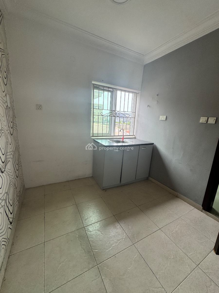 Self Serviced 3 Rooms Commercial Space, Lekki Phase 1, Lekki, Lagos, Flat / Apartment for Rent