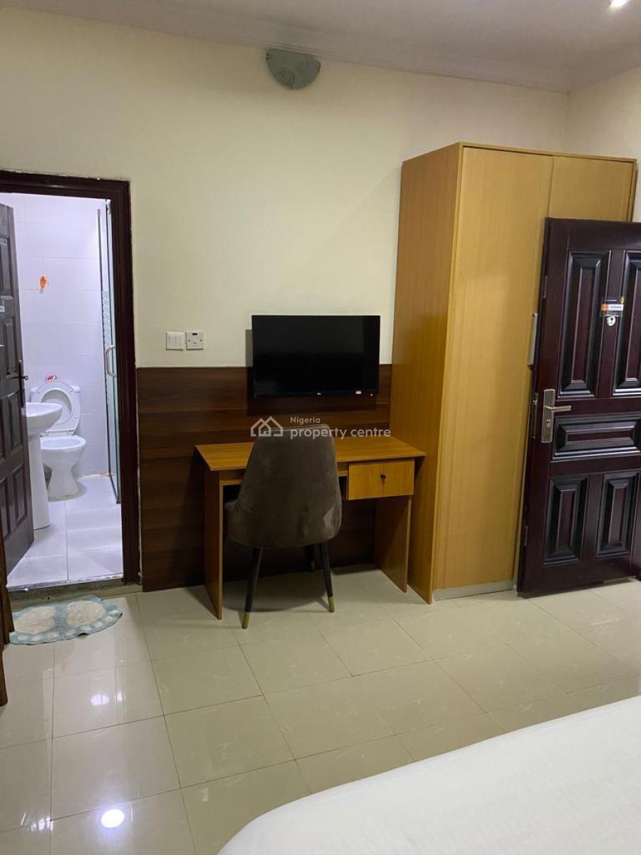 Modern Family 2bedroom Apartment, Gra Phase 2, Magodo, Lagos, Flat / Apartment Short Let