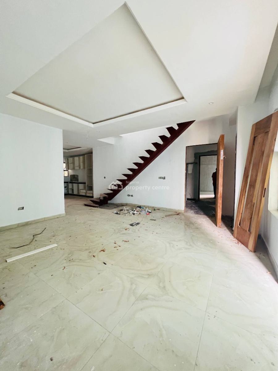 2 Bedroom Maisonette, Lekki Phase 1, Lekki, Lagos, Block of Flats for Sale