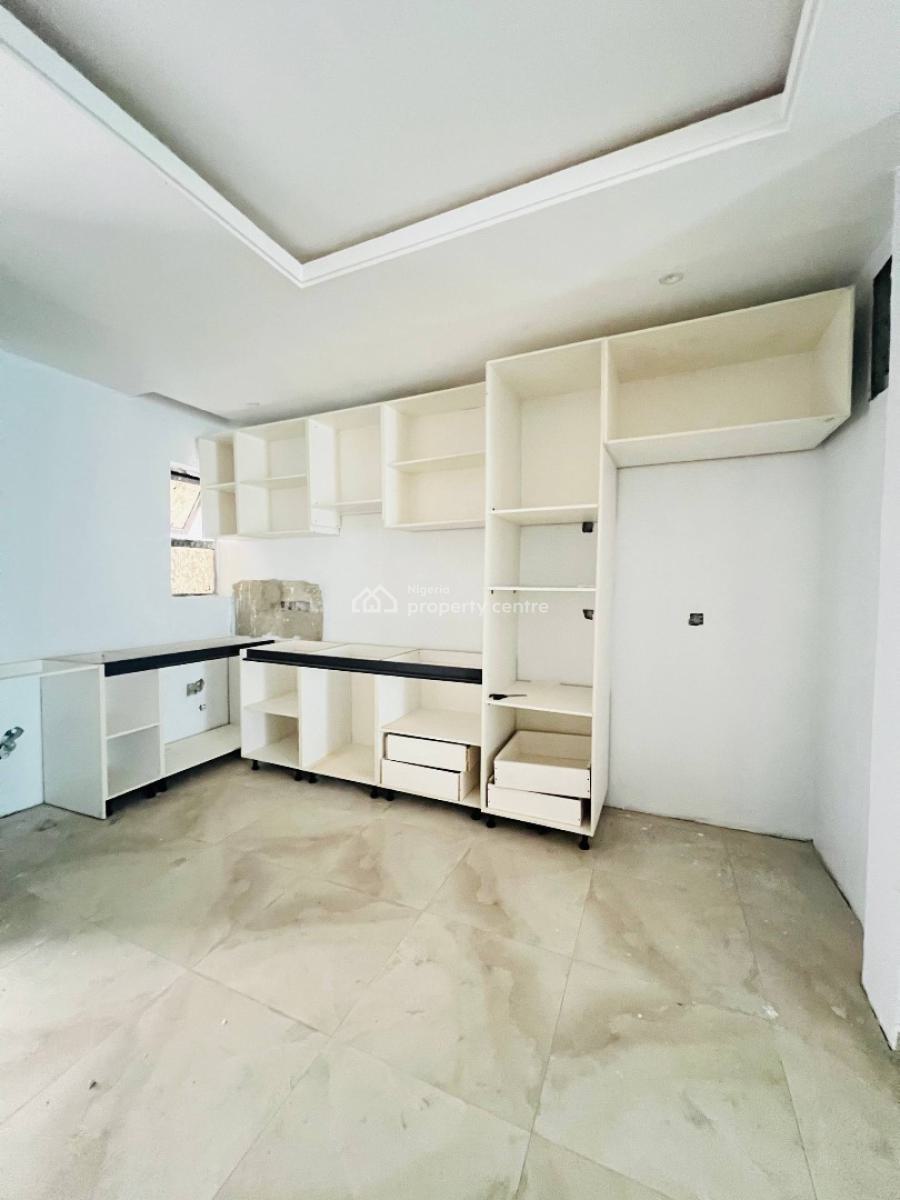 2 Bedroom Maisonette, Lekki Phase 1, Lekki, Lagos, Block of Flats for Sale