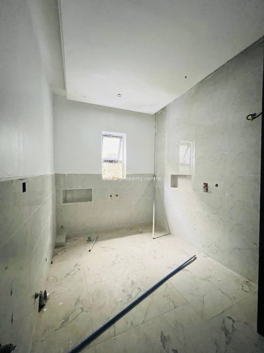 2 Bedroom Maisonette, Lekki Phase 1, Lekki, Lagos, Block of Flats for Sale