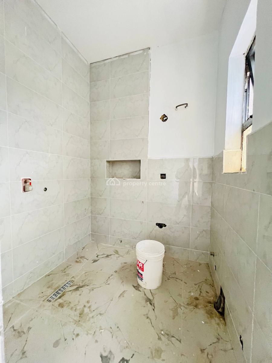 2 Bedroom Maisonette, Lekki Phase 1, Lekki, Lagos, Block of Flats for Sale