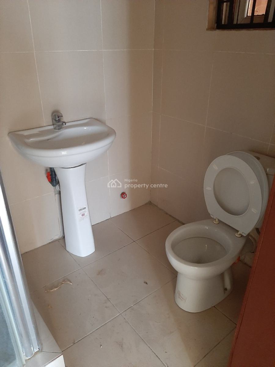 Renovated Serviced 2 Bedroom En-suite Flat with Fitted Kitchen, Cooker, Victoria Island (vi), Lagos, Flat / Apartment for Rent