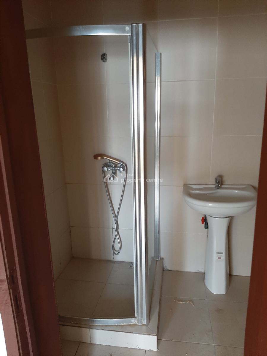 Renovated Serviced 2 Bedroom En-suite Flat with Fitted Kitchen, Cooker, Victoria Island (vi), Lagos, Flat / Apartment for Rent