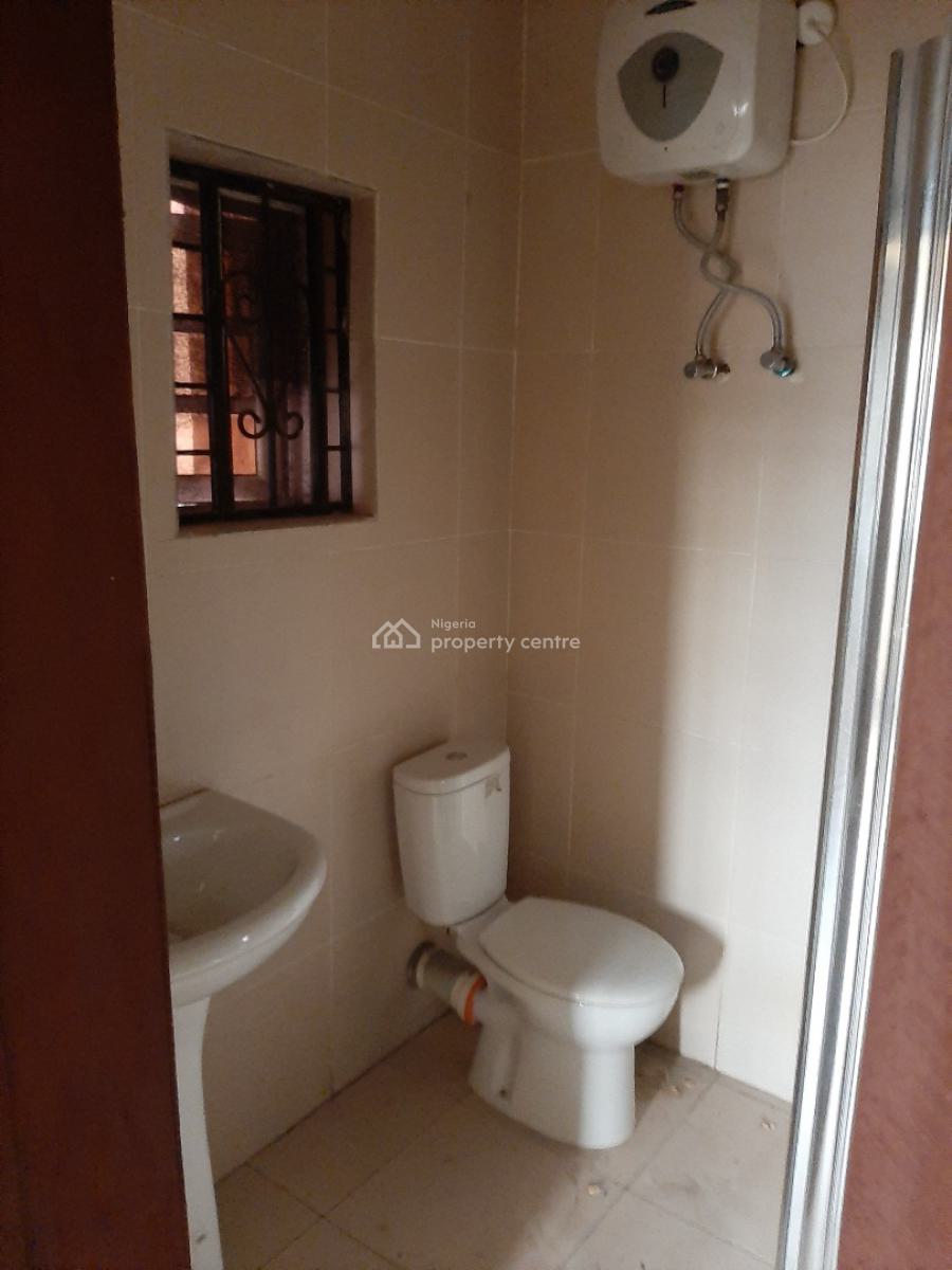 Renovated Serviced 2 Bedroom En-suite Flat with Fitted Kitchen, Cooker, Victoria Island (vi), Lagos, Flat / Apartment for Rent