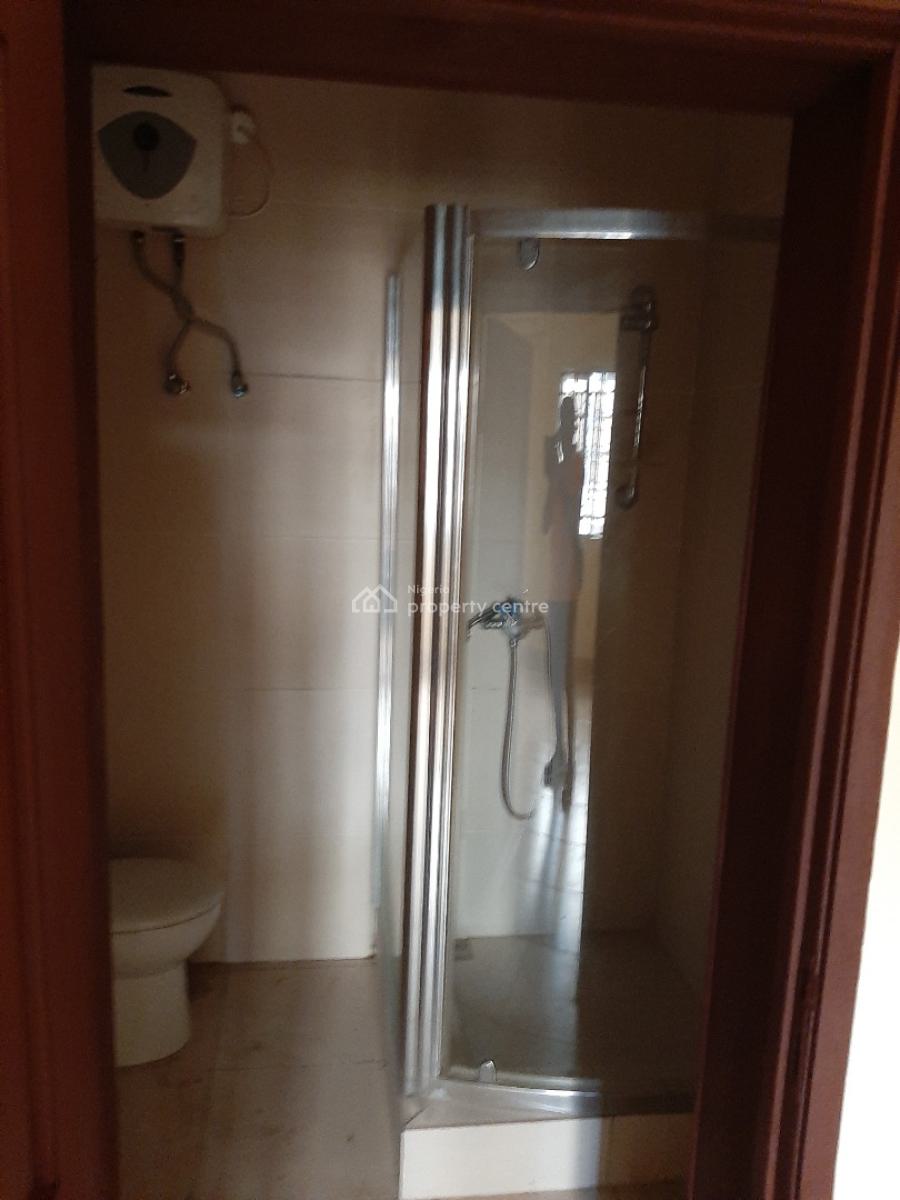 Renovated Serviced 2 Bedroom En-suite Flat with Fitted Kitchen, Cooker, Victoria Island (vi), Lagos, Flat / Apartment for Rent