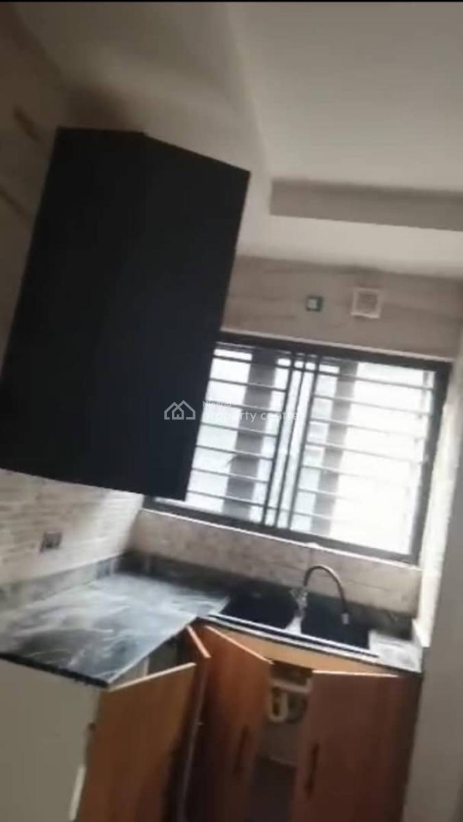 Lovely 3 Bedroom Flat, Anthony, Maryland, Lagos, Flat / Apartment for Rent