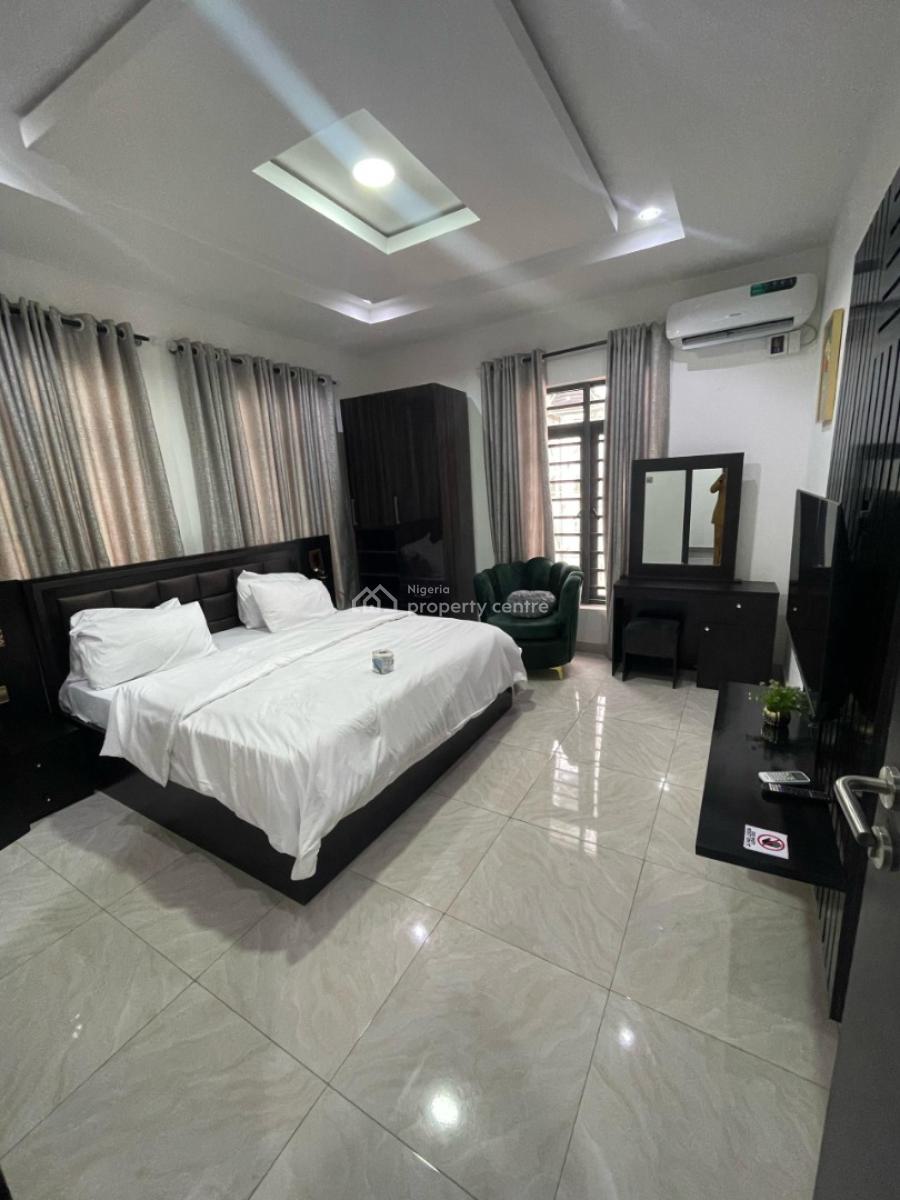 Lush 3bedroom Apartment, Ikeja Gra, Ikeja, Lagos, Flat / Apartment Short Let