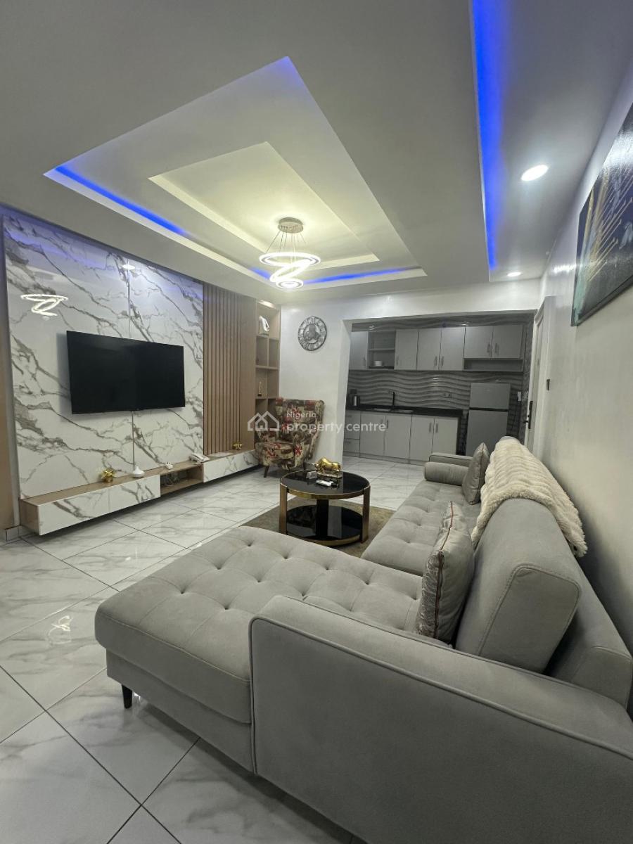 2 Bedroom Apartment with Gym & Balcony, Lekki Phase 1, Lekki, Lagos, Flat / Apartment Short Let