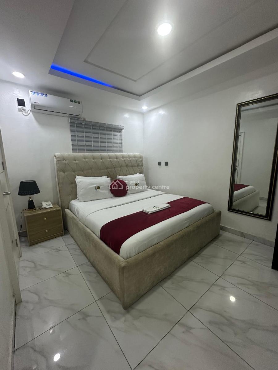2 Bedroom Apartment with Gym & Balcony, Lekki Phase 1, Lekki, Lagos, Flat / Apartment Short Let