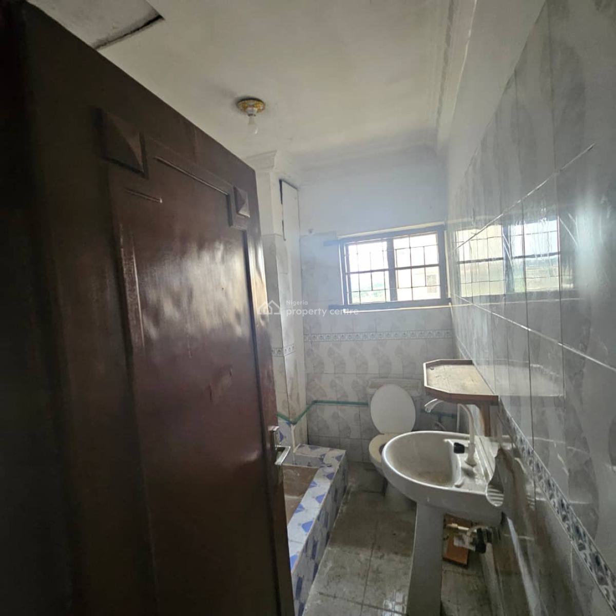 2bedroom Apartment in Magodo Shangisha Phase 2 Gra  L, Gra Phase 2, Magodo, Lagos, Flat / Apartment for Rent
